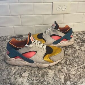 Mens Nike Huarache (size 11.5)